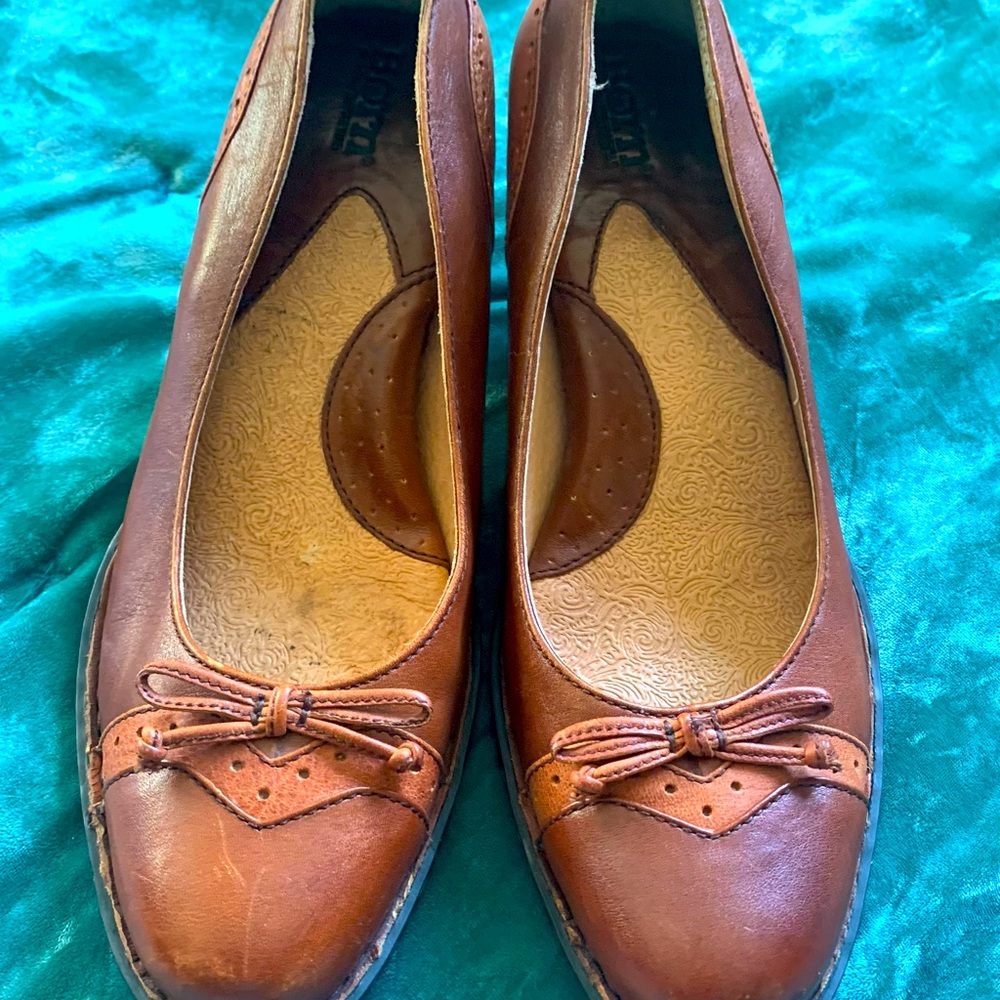Women’s leather pumps